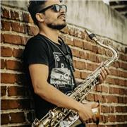 Profesor con experiencia en dar clases a cualquier edad y responsable